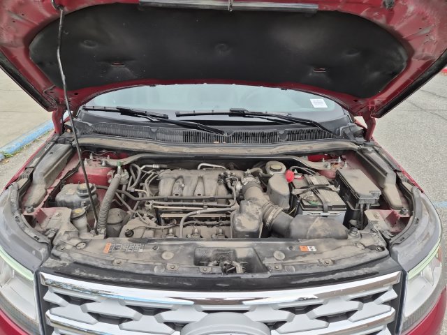 Used 2018 Ford Explorer XLT w/ Equipment Group 202A AWD/4WD image 24