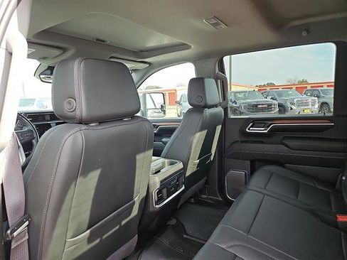 Used 2025 GMC Sierra 3500 Denali w/ Denali Reserve Package image 9