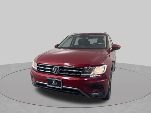 Used 2018 Volkswagen Tiguan SEL AWD/4WD image 24