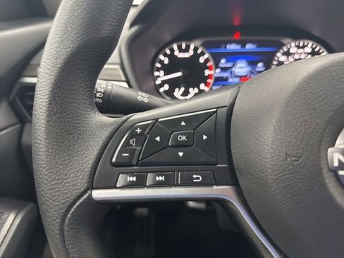 Used 2025 Nissan Altima 2.5 SV image 12