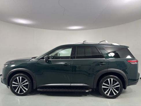 Used 2025 Nissan Pathfinder Platinum image 4