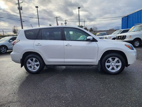 Used 2014 Toyota RAV4 EV image 4