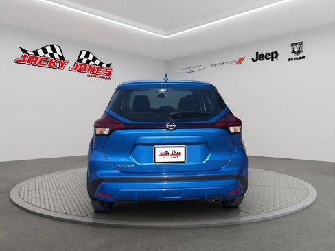 Used 2023 Nissan Kicks S FWD image 7