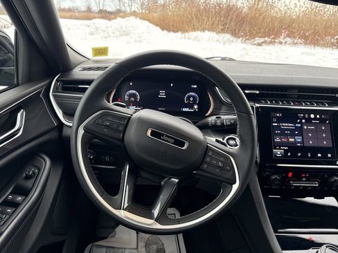 Certified 2023 Jeep Grand Cherokee L Laredo image 14