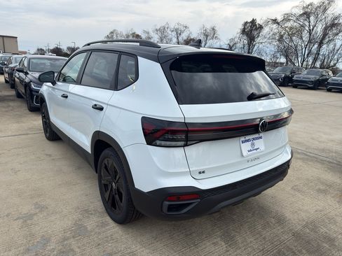 New 2026 Volkswagen Taos SE FWD image 7
