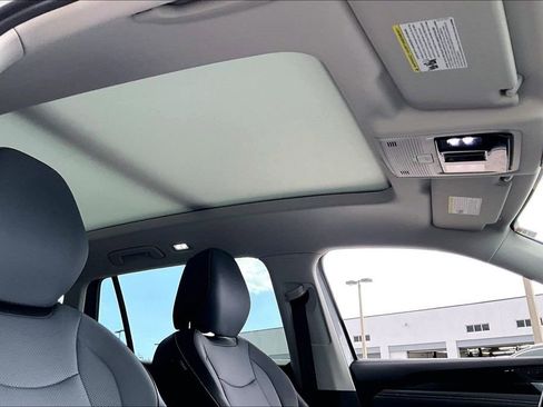 Certified 2026 Volkswagen Tiguan SE w/ Panoramic Sunroof Package FWD image 22