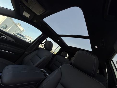 New 2026 Chevrolet Traverse LT w/ Sun and Wheel Package FWD image 18