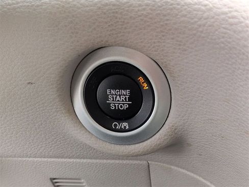 Used 2023 Chrysler Pacifica Limited image 17