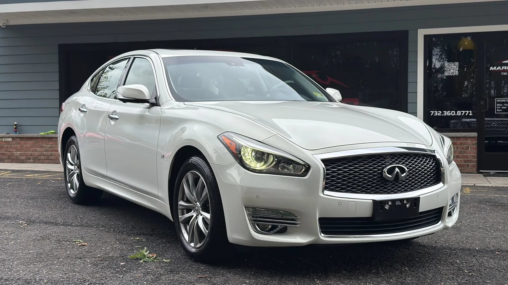 Used 2015 INFINITI Q70 3.7 w/ Deluxe Touring Package AWD/4WD image 49