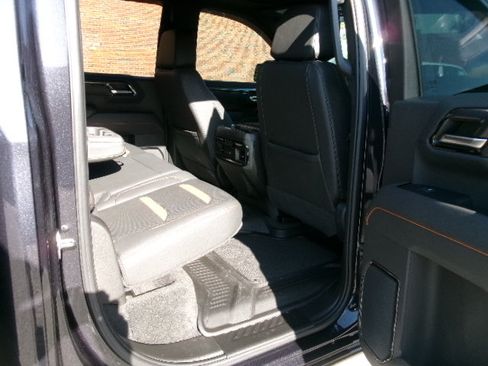 Used 2024 GMC Sierra 1500 AT4 w/ Technology Package AWD/4WD image 14