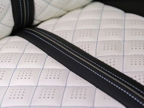 Used 2025 Jeep Wrangler Unlimited Rubicon w/ Technology Group image 27