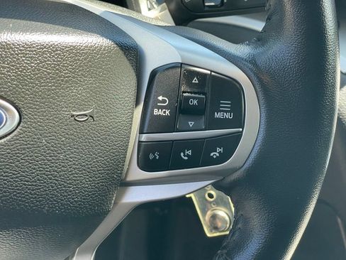 Used 2023 Ford Explorer XLT AWD/4WD image 16