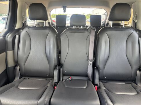 Used 2026 Kia Carnival FWD image 40