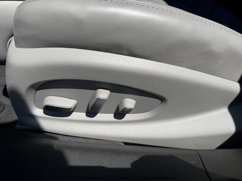 Used 2013 Cadillac XTS Premium FWD image 28