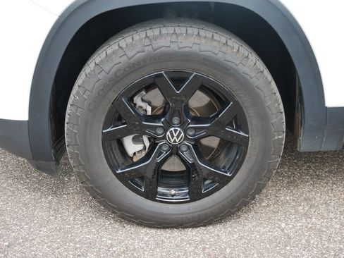 Used 2025 Volkswagen Atlas Peak Edition SE AWD/4WD image 8