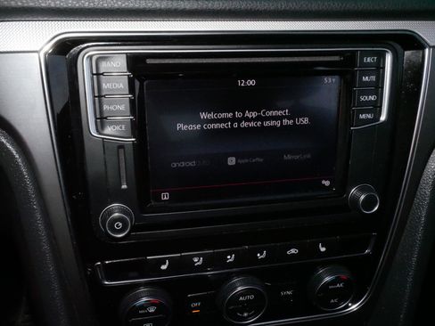 Used 2017 Volkswagen Passat 1.8T R-Line image 23