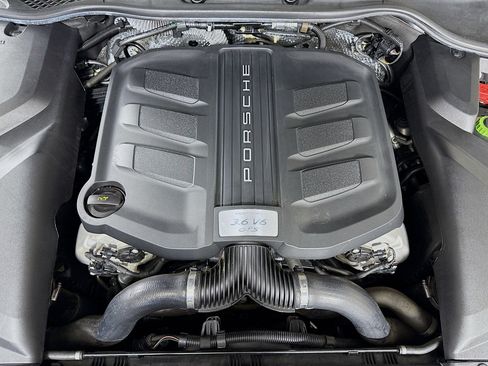 Certified 2018 Porsche Cayenne GTS AWD/4WD image 31