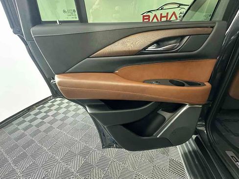 Used 2017 Cadillac Escalade Luxury AWD/4WD image 21