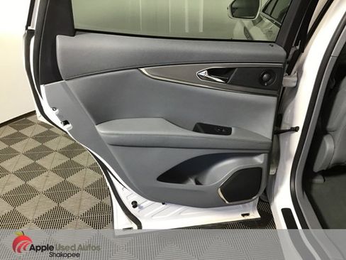 Used 2019 Lincoln Nautilus Reserve image 18