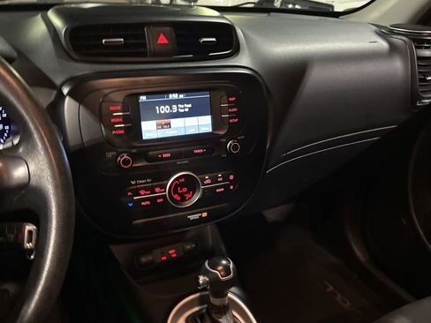 Used 2017 Kia Soul + image 18