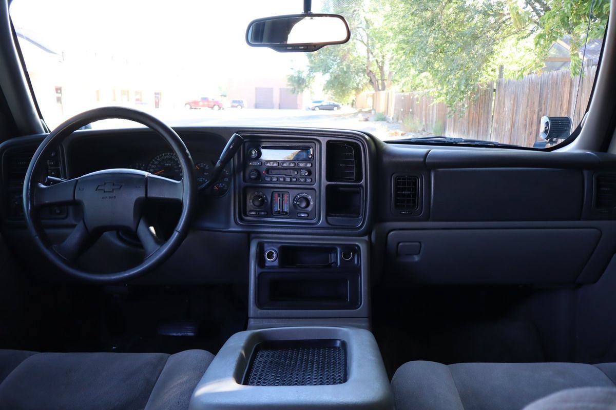 Used 2004 Chevrolet Suburban LS w/ Preferred Equipment Group AWD/4WD image 16