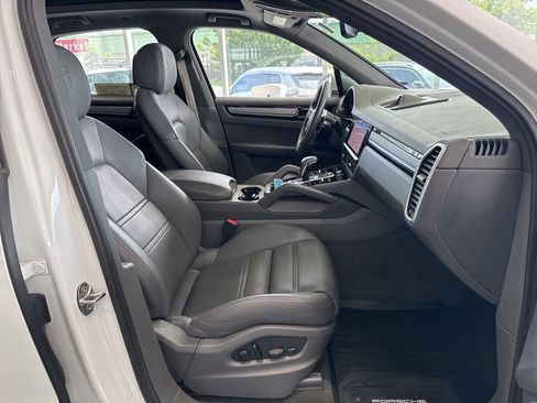 Used 2023 Porsche Cayenne Platinum Edition AWD/4WD image 50