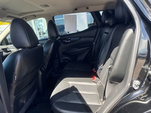 Used 2018 Nissan Rogue Sport SL w/ SL Premium Package FWD image 17