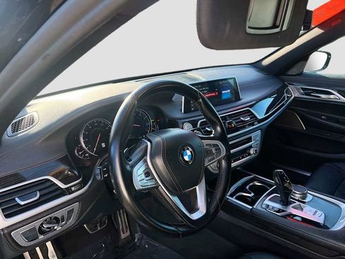 Used 2019 BMW 740i w/ M Sport Package image 9