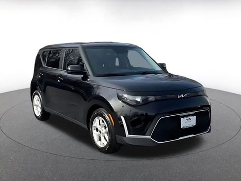 Used 2025 Kia Soul LX w/ LX Technology Package image 3