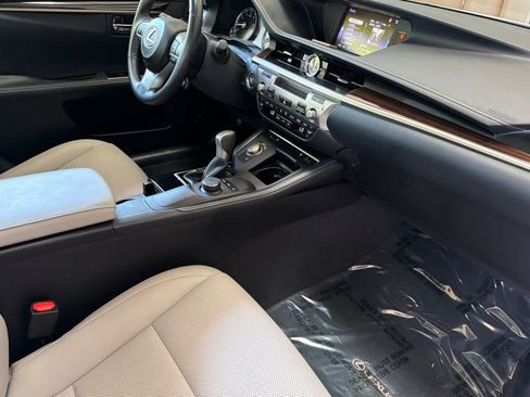 Used 2018 Lexus ES 350 w/ Premier Package FWD image 16