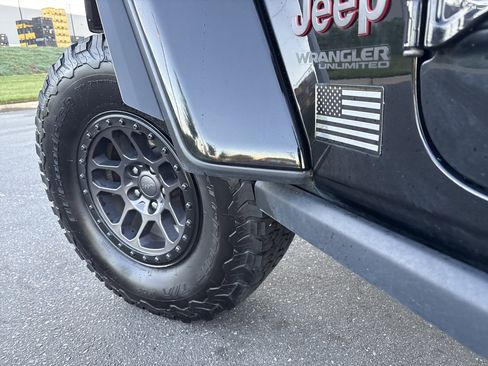 Certified 2021 Jeep Wrangler Unlimited Rubicon w/ Xtreme Recon 35" Tire Package image 12