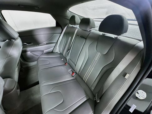Used 2025 Hyundai Elantra SEL FWD image 28