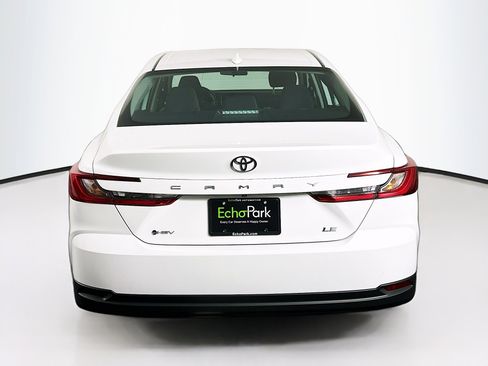 Used 2025 Toyota Camry LE image 7