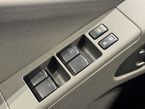 Used 2018 Nissan Frontier SV image 31