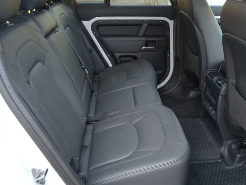 Used 2025 Land Rover Defender 110 X-Dynamic SE image 21