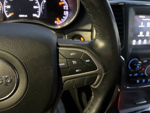 Used 2021 Jeep Grand Cherokee Laredo image 28