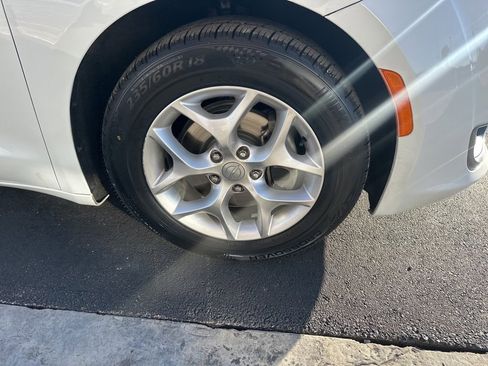 Used 2019 Chrysler Pacifica Touring Plus w/ Tire & Wheel Group image 5