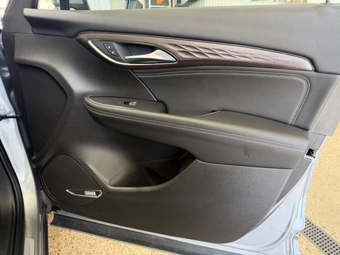 Used 2023 Buick Envision Avenir image 32