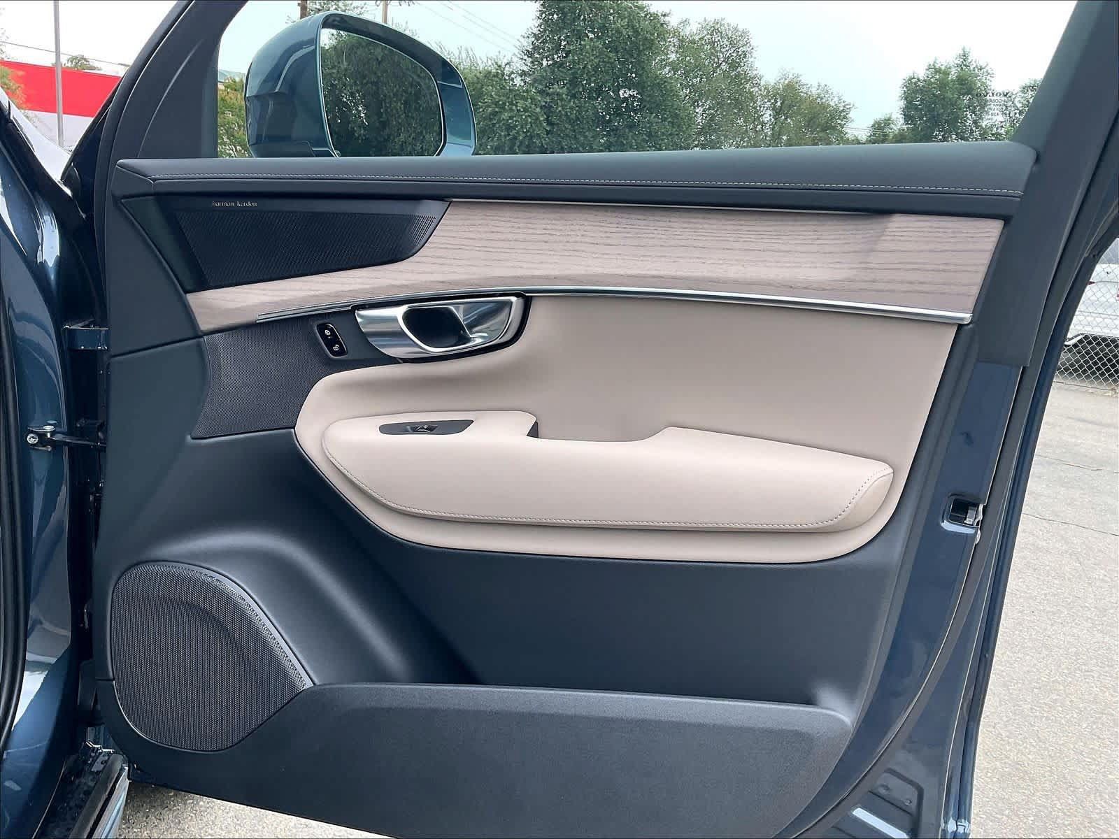 New 2027 Volvo XC90 B6 Plus AWD/4WD image 31