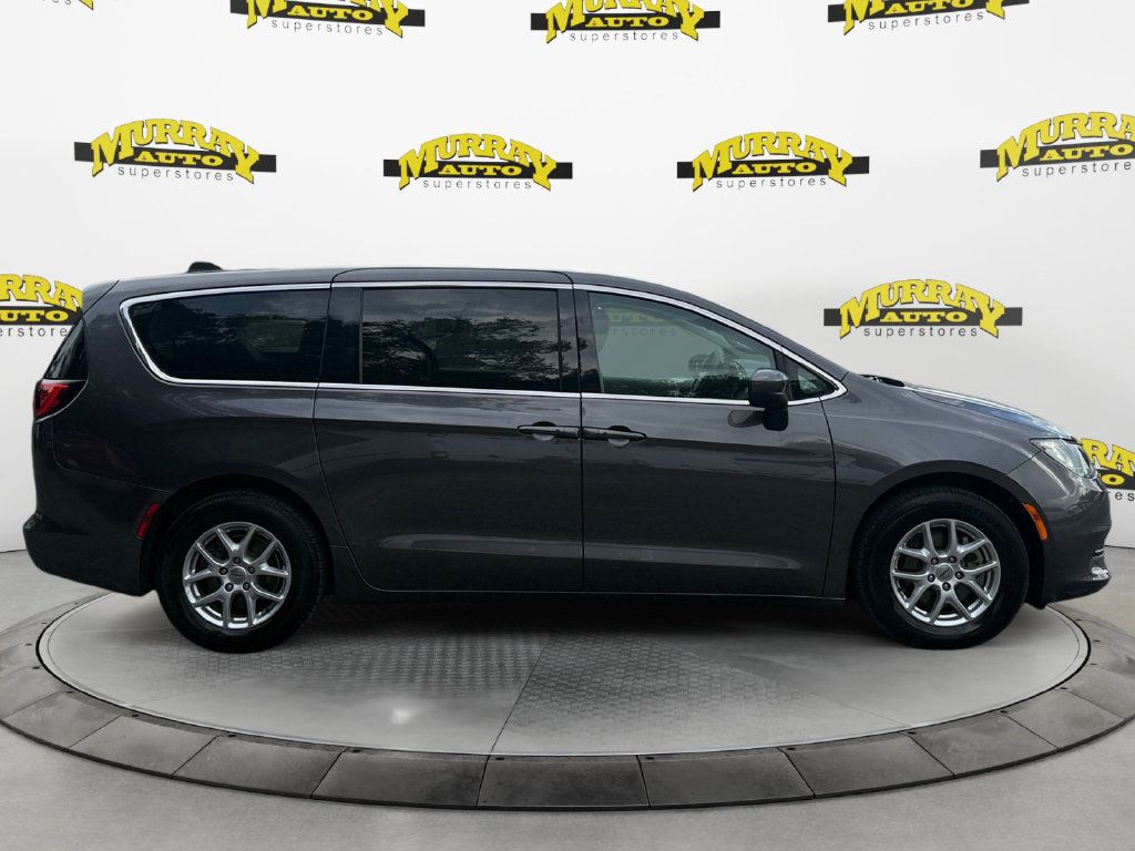 Used 2023 Chrysler Voyager LX FWD image 6