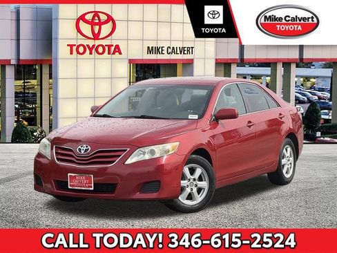 Used 2010 Toyota Camry LE FWD image 1