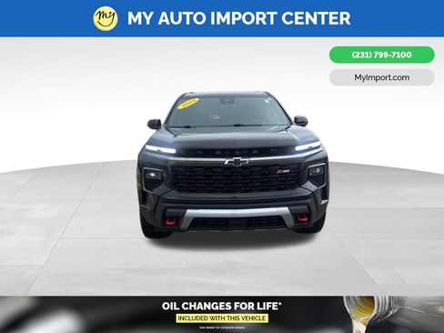 Used 2024 Chevrolet Traverse Z71 AWD/4WD image 2