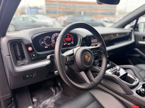 Used 2024 Porsche Cayenne image 12