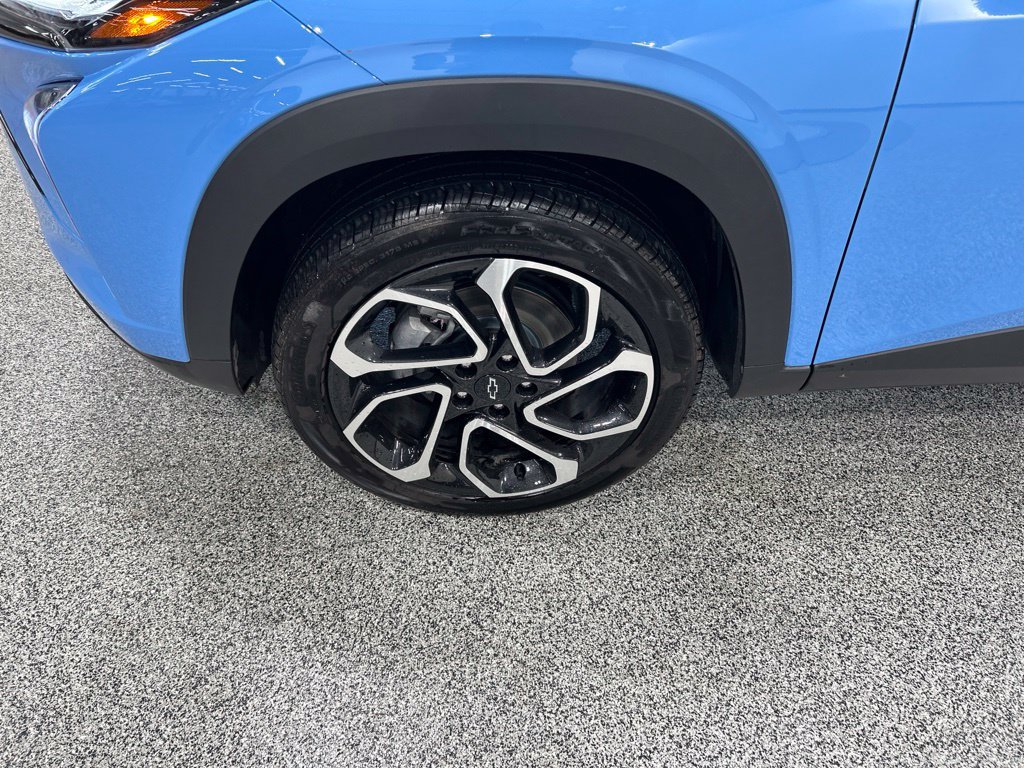 Used 2024 Chevrolet Trax RS w/ Sunroof Package FWD image 30
