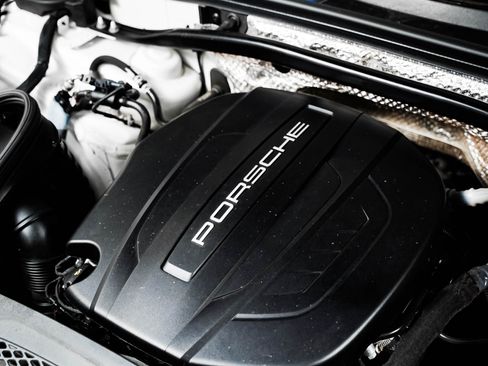 Certified 2020 Porsche Macan AWD/4WD image 13