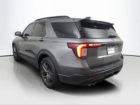 Used 2025 Ford Explorer ST AWD/4WD image 4