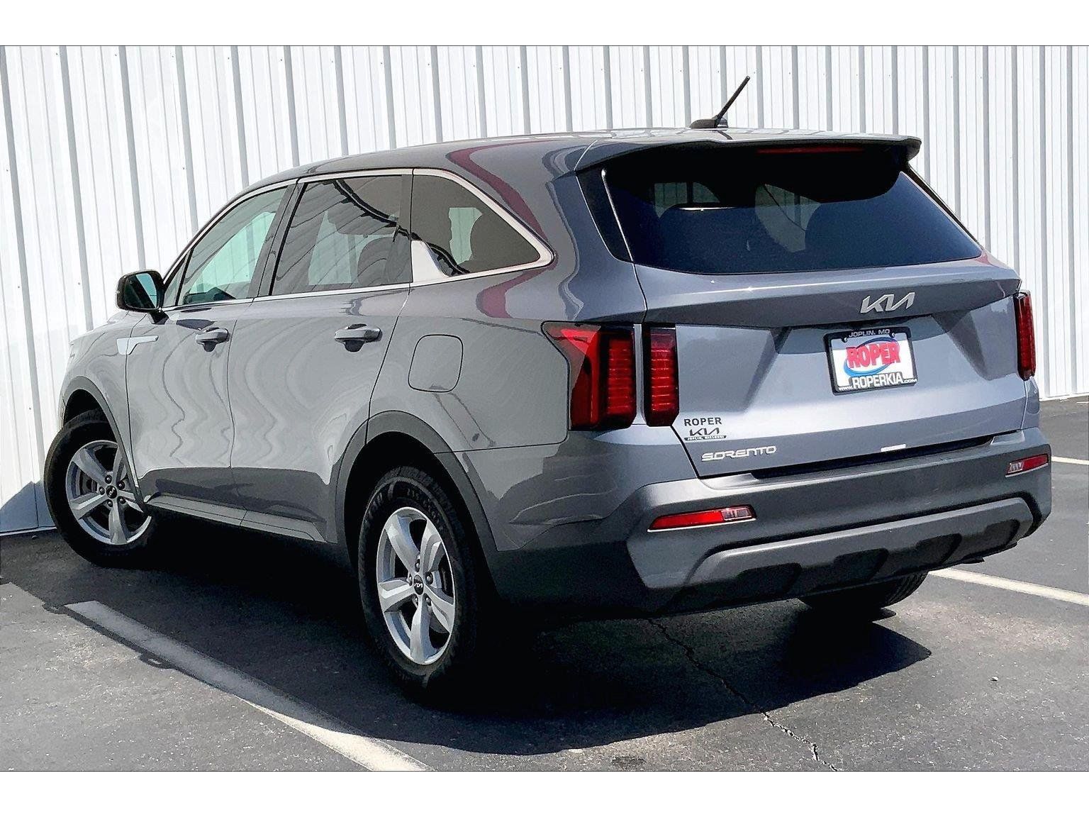 Used 2023 Kia Sorento LX FWD image 9