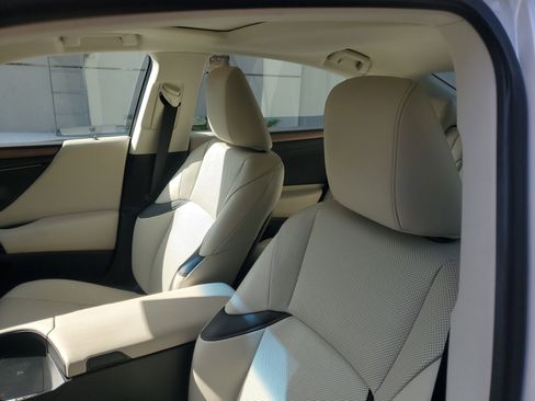 Used 2024 Lexus ES 350 w/ Premium Package image 17