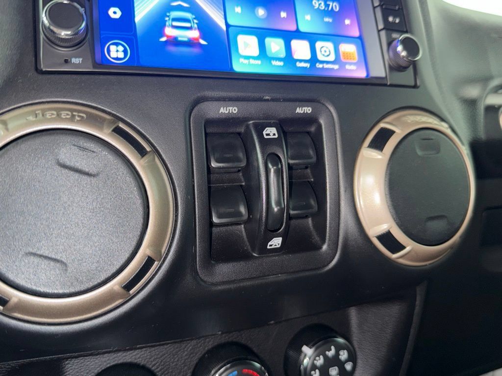 Used 2017 Jeep Wrangler Unlimited Sahara AWD/4WD image 21
