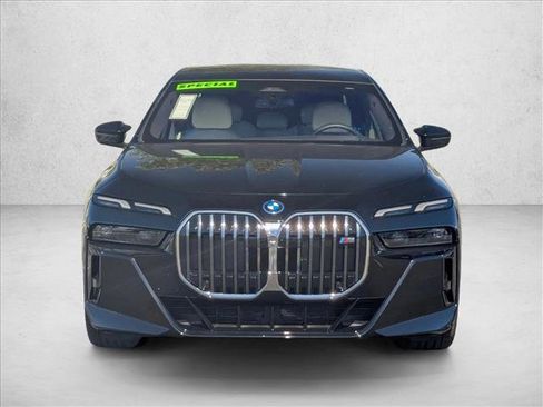 Used 2024 BMW i7 M70 w/ Premium Package image 6